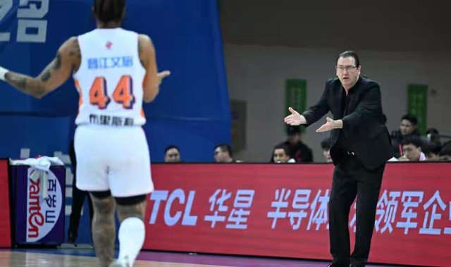 乐鱼官方入口-林庭谦20分5板8助 CBA常规赛天津106-76战胜福建 邹阳23分