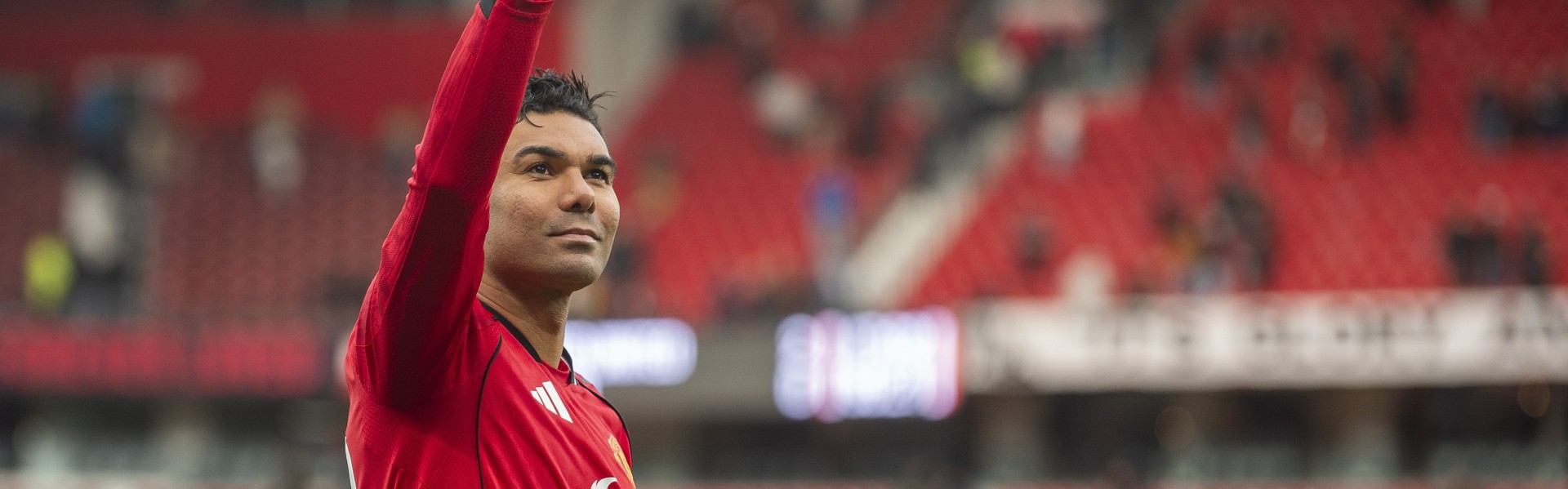 乐鱼官方网站-克莱伯森：卡塞米罗还能在曼联踢一两年 希望他能留下